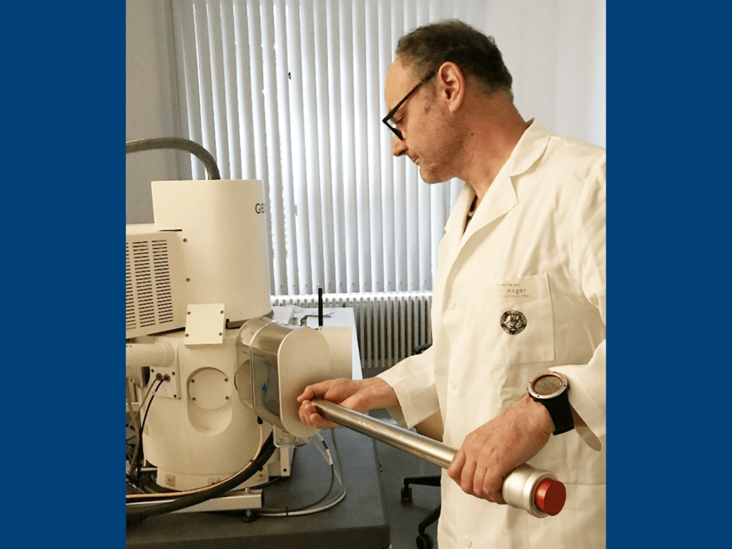 Integration of the VCT100 cryo-SEM transfer system from Baltec on the modernized LEO Gemini 1530.