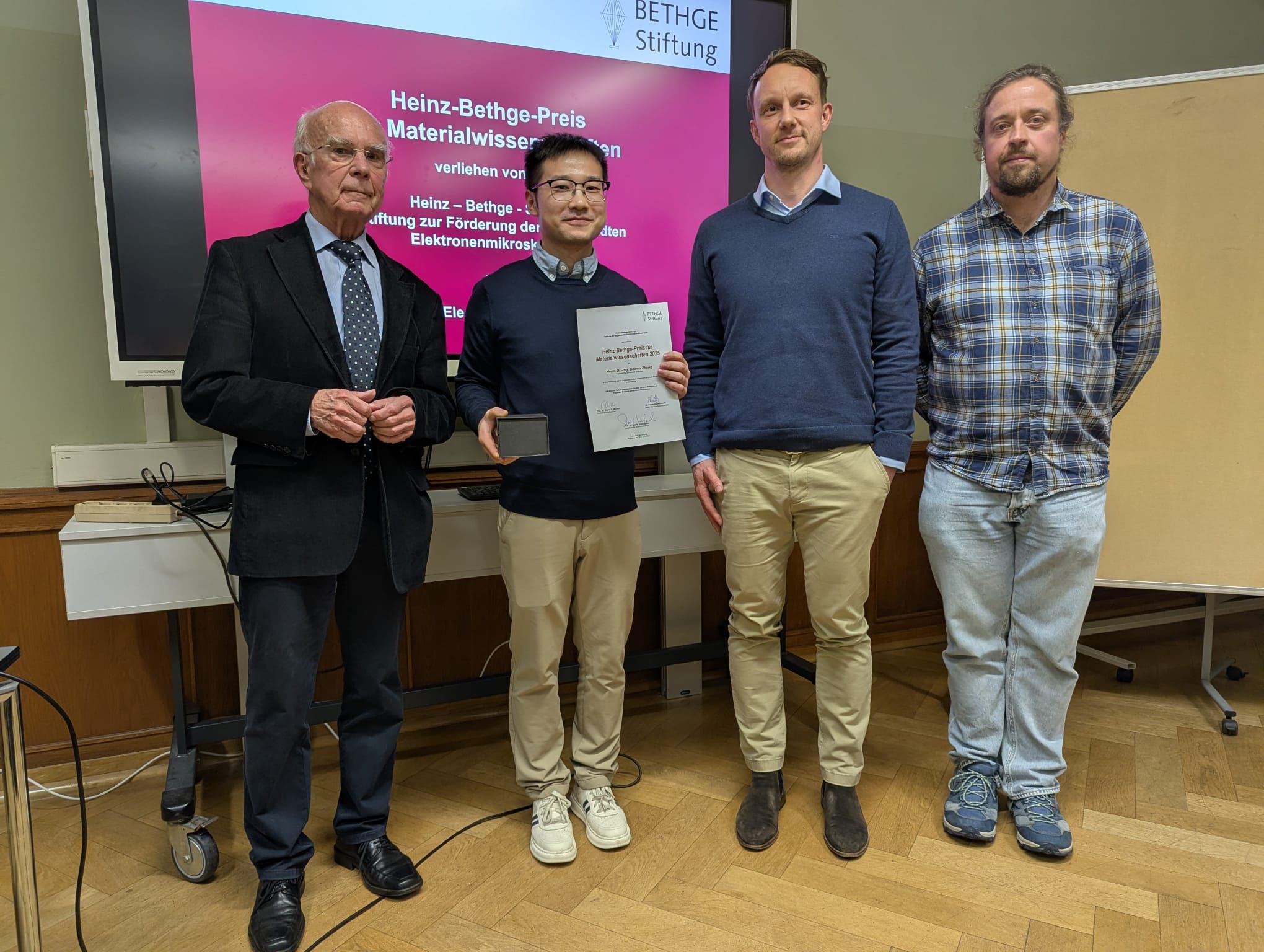 Photo from left to right: Prof. Dr. Goerg Michler, Dr.-Ing. Bowen Zhang, Christoph Sichting (point electronic), Dr. Franz-Josef Schmitt